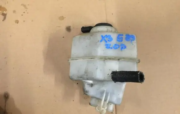 BMW X3 E83 Brake fluid reservoir 32067199