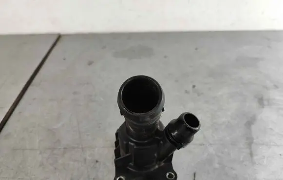 Volvo XC90 Thermostat/thermostat housing 31686045 31474857
