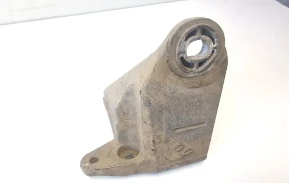 Audi A4 S4 B5 8D Gearbox mounting bracket 8D0399114AH