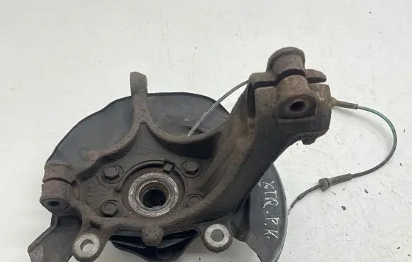 Nissan X-Trail T32 Front wheel hub 