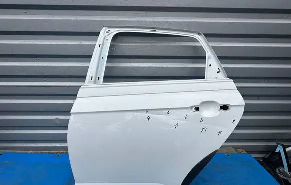 Volkswagen Taigo Rear door
