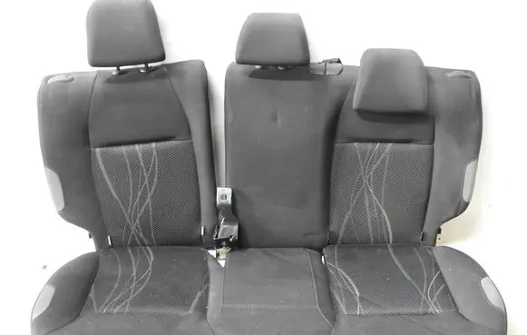 Peugeot 208 I Second row seats 