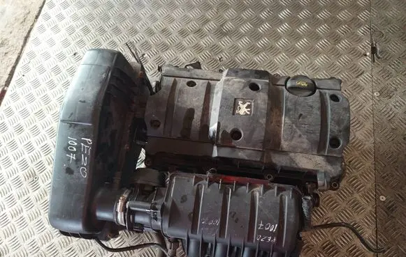 Peugeot 1007 Engine head 