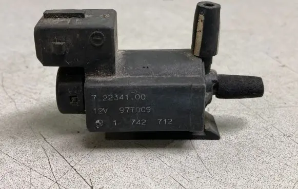 BMW 5 E39 Turbo solenoid valve 72234100 1742712