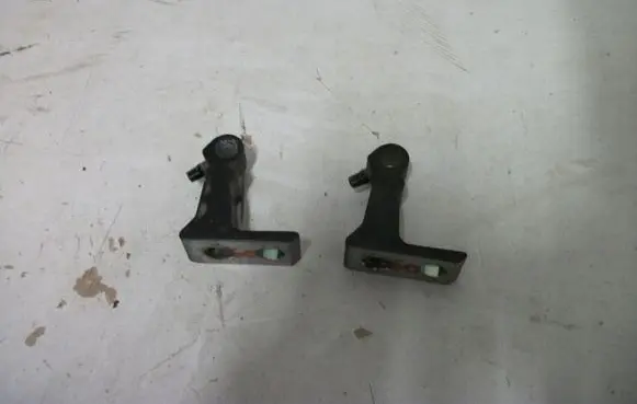 Seat Ibiza IV (6J,6P) Front door upper hinge 8K0831402J