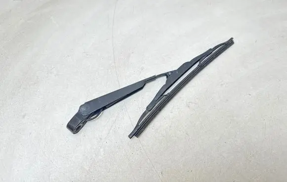 Ford C-MAX I Rear wiper blade arm R17526AA