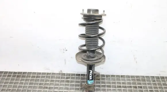 Hyundai i40 Front shock absorber/damper 546513Z230