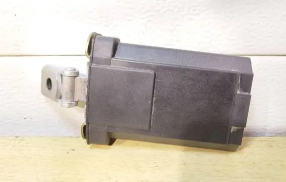 Mercedes-Benz C W202 Front door check strap stopper 