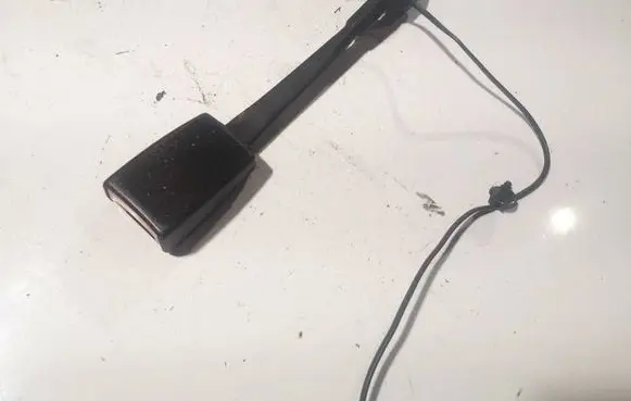 Front seatbelt buckle