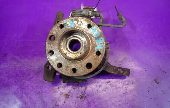 Opel Zafira A Front wheel hub spindle knuckle
