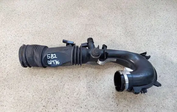 Mercedes-Benz A W176 Air intake hose/pipe A2700900929AOP01 09205080 A2700901029