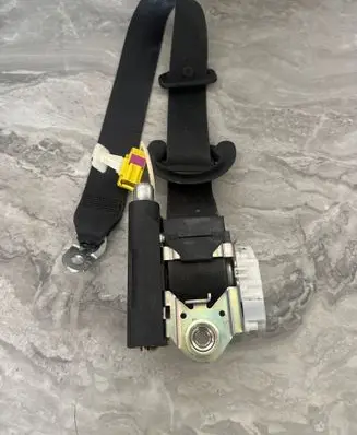 Volkswagen PASSAT B7 Front seatbelt 3C1857706R YD41919512Y 34077660