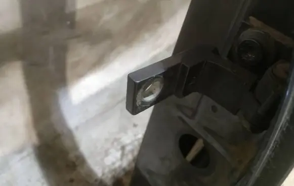 Skoda Superb B5 (3U) Rear door lower hinge 