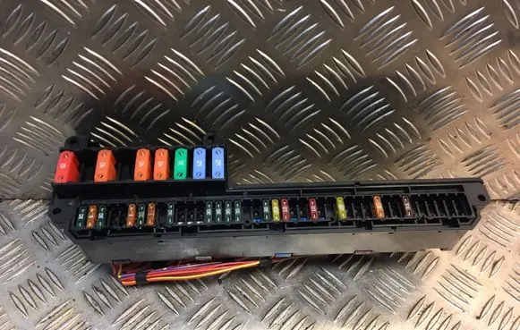 BMW 5 E60 E61 Fuse box set 15713290