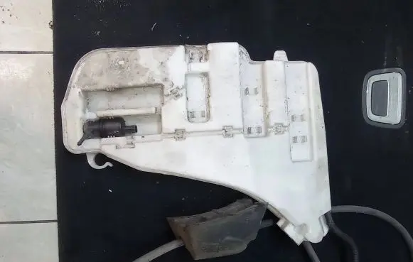 BMW 7 F01 F02 F03 F04 Windshield washer fluid reservoir/tank 118680