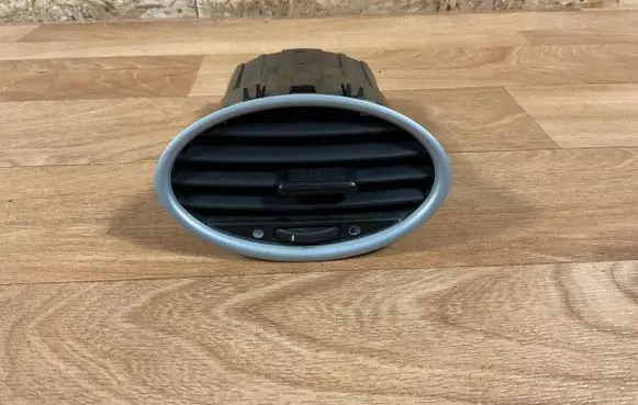 Ford Focus Dashboard side air vent grill/cover trim 4M51A014L21AD 4M51A014L21BC 6N41A014L21CAW