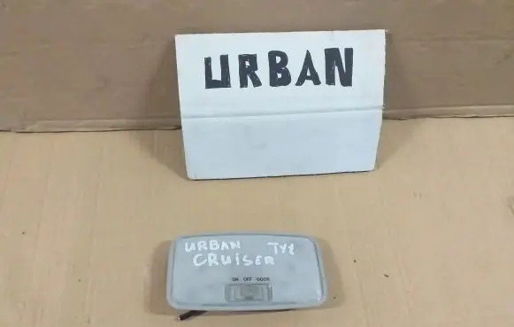 Toyota Urban Cruiser (XP110) Headlining lighting console trim 