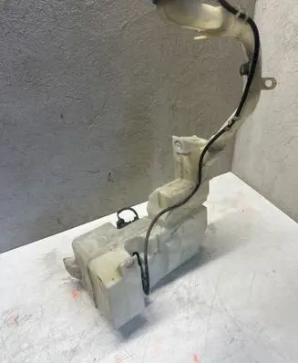Windshield washer fluid reservoir/tank