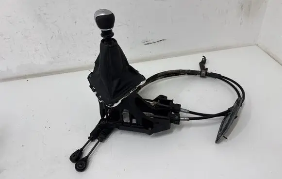 Toyota Avensis T270 Gear shifter/selector 