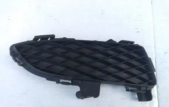 Mazda 3 I Front bumper lower grill BP4K50C11