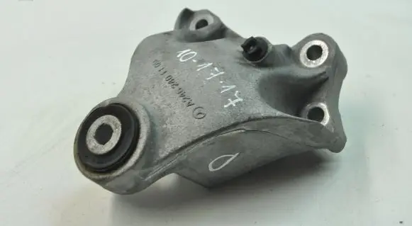 Mercedes-Benz GLA W156 Engine mounting bracket A2462401109