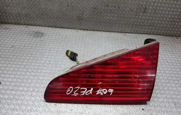 Peugeot 607 Tailgate rear/tail lights