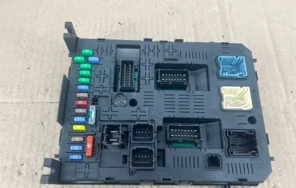 Peugeot RCZ Fuse module 281197595