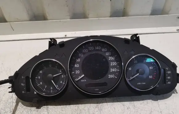 Speedometer (instrument cluster)