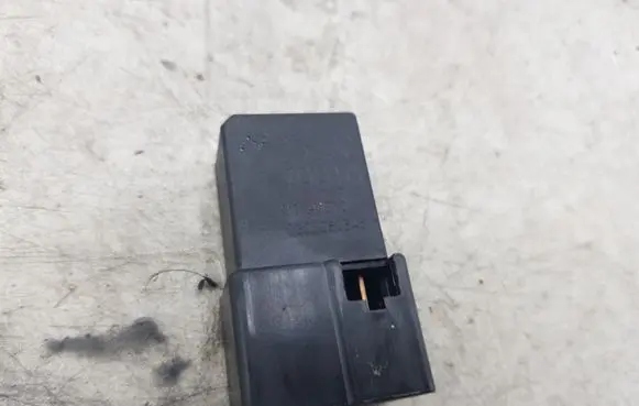 Nissan X-Trail T30 Other relay 2523079916