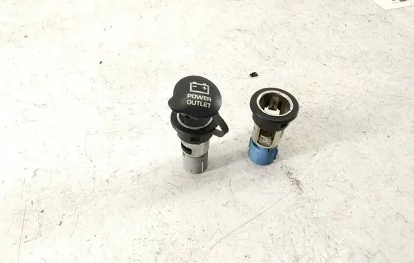 Jeep Grand Cherokee (WK) 12 V Socket (rear) 