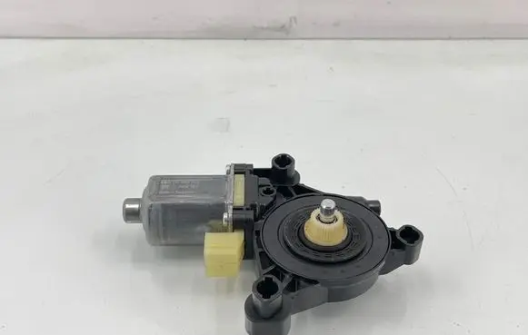 Audi Q7 4M Front door window regulator motor 8W0959802