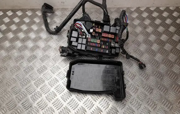 Toyota Auris E180 Fuse box set 8266202B71