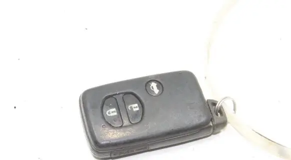 Toyota Avensis T270 Ignition key/card 
