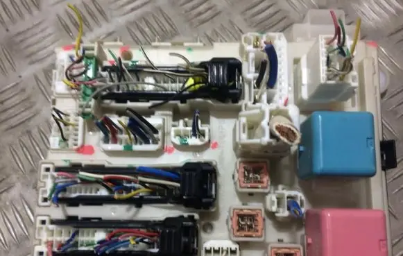 Toyota Auris 150 Fuse box set 8273002120A 82730-02120-A