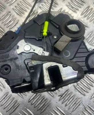 Toyota Avensis T250 Rear door lock PBTAB6