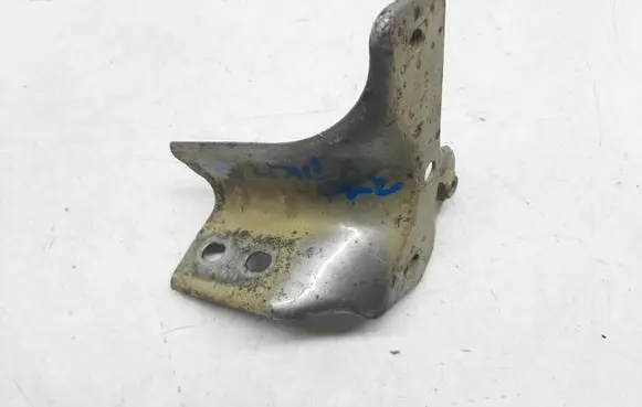 Skoda Fabia Mk2 (5J) Fender mounting bracket 5J0821142A