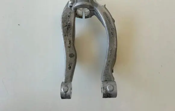 Volvo S90, V90 Lower shock absorber bracket 31681984