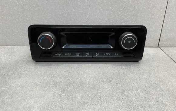 Skoda Fabia Mk3 (NJ) Climate control unit 6V0907044A