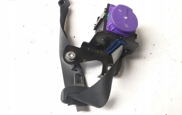 Hyundai i30 Seat belt trim 