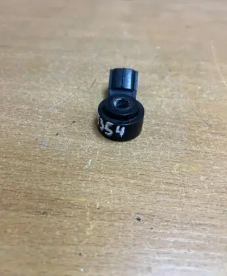 Toyota Avensis T270 Detonation knock sensor 8961502020 F5354