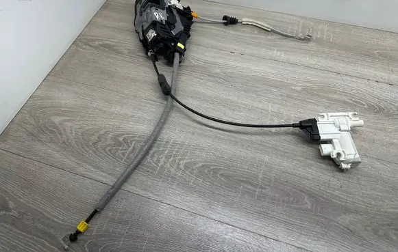 Mercedes-Benz S W222 Front door lock A2227661100