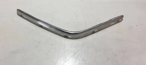 Front bumper splitter molding