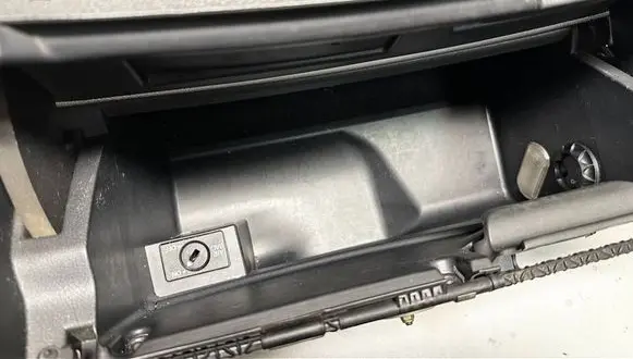 Skoda Octavia Mk2 (1Z) Glove box set 030801 200807070042 1360001010