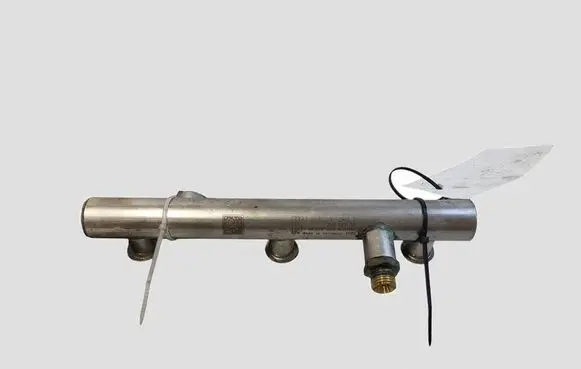 Audi Q5 SQ5 8R Fuel main line pipe 06E130090F