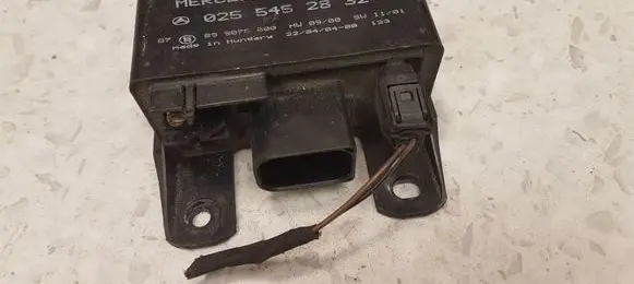 Mercedes-Benz C W202 Glow plug pre-heat relay 0255452832