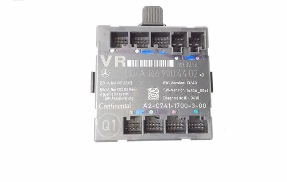 Infiniti Q30 Door control unit/module A1669004402