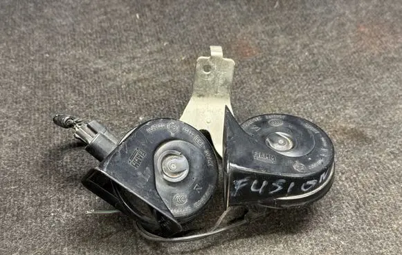 Ford Fusion II Horn signal 0024072012