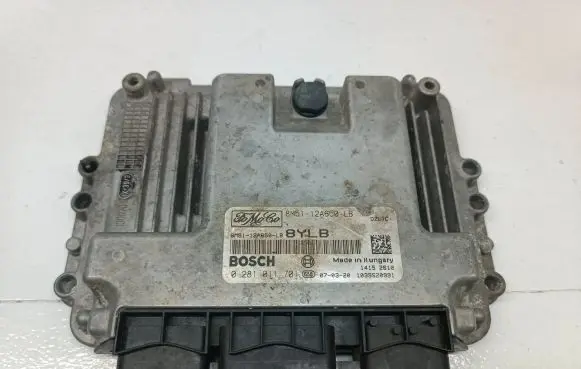 Ford Focus Engine control unit/module 8M5112A650LB 0281011701