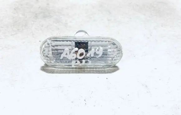 Ford Focus Front fender indicator light 4M5A13K309AA 4M5A-13K309-AA