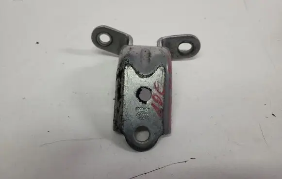 KIA Ceed Front door upper hinge